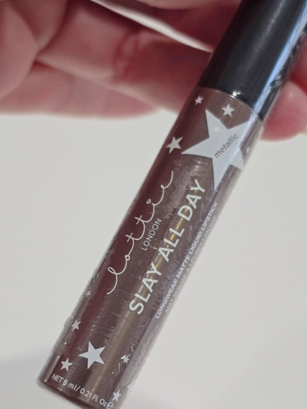 Lottie London ✦ Slay All Day Metallic Liquid Lipstick ✦ Glow Up Chocolate Brown - Picture 3 of 6